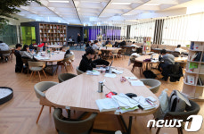 칸막이 없는 독서실 'K-큐브'