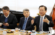 김부겸 행안부 장관, 울주군 마을기업 라온필하모닉 방문