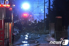 [사진] 42명 부상당한 日 폭발사고 식당서 수색작업