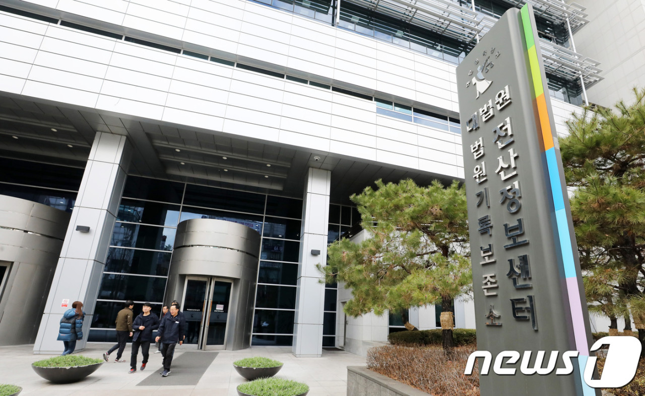 인천시의회 압수수색, 현직 시의원 전자칠판 리베이트 의혹 수사 진행