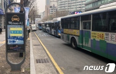 부산 택시 90% 파업동참…도로 한산, 대중교통은 북적