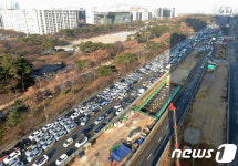 도로 가득 메운 택시