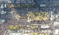 국회 앞 도로 가득메운 택시업계 종사자들