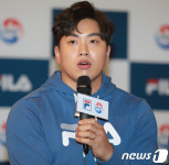 답변하는 서영우