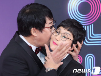 최양락-팽현숙 부부, 공개 뽀뽀로 애정 과시