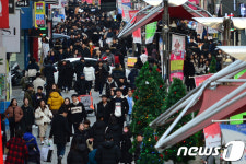 성탄절 특수로 활기찾은 중앙상가