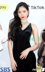 빌리엔에이 | 에이핑크 손나은, 도발적인 눈빛