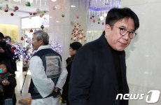김세권 스타플렉스 대표 노조원을 뒤로하고