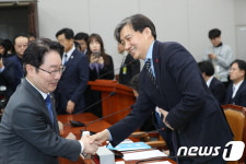 인사나누는 조국 민정수석