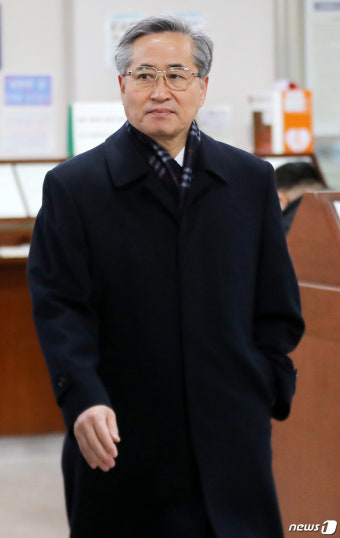 '국정원 불법사찰' 선고공판 출석하는 추명호