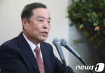 신년사하는 김병준 비대위원장