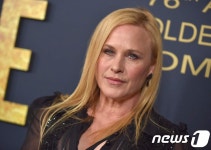 [76th 골든글로브] 패트리샤 아퀘트, TV 미니시리즈 女주연상