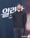 마이크 코젠트 감독, 부드러운 미소