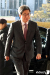 출근하는 김명수 대법원장