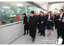 동인당제약 회사 방문한 김정은