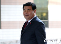 법원 출석하는 심규언 동해시장