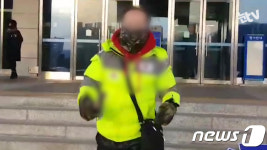 [영상] 천막 철거 안하면 죽이겠다…50대 남성, 손도끼 휘두르며 난동