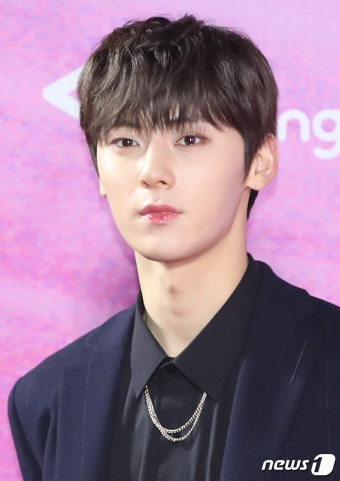 워너원 황민현, 눈빛에 심쿵