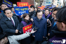 CU편의점주 농성장 방문한 이해찬 대표