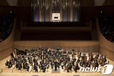 [리뷰] 음악으로 하나된 순간…국내 유일의 통일 신년음악회 성료