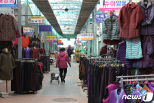 대한 한파에 전통시장 썰렁