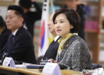 부천 오정산업단지에 방문한 유은혜