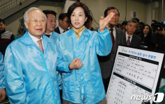 오정산업단지 둘러보는 유은혜 장관과 손경식 경총회장