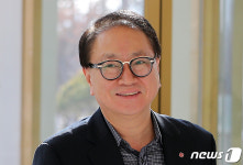 밝게 웃는 정승인 코리아세븐 대표