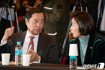 여성연대 워크숍 참석한 자유한국당 김병준 비대위원장과 나경원 원내대표