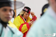 한복 입은 내 모습 괜찮나