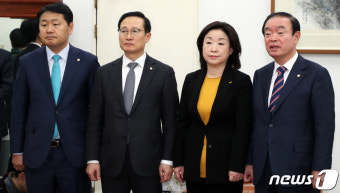 발언하는 장병완 민주평화당 원내대표
