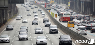 교통량 늘어나느 경부고속도로, 오후 5-6시 절정