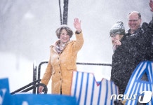 美민주 또 여성 상원의원 대권 도전…에이미 클로버샤