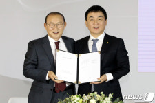 도이치모터스, 박항서 감독에 BMW X4 차량 후원
