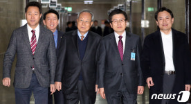 나라히 걷는 한국당 당권주자들