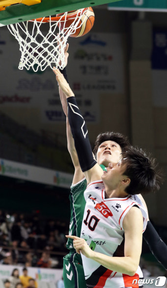 [프로농구 화보] 원주DB, 부산KT 80-53로 꺾어