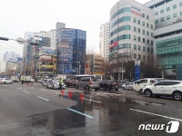부산 양정역 앞 상수도관 파열 도로 침수…서면~시청 차선 통제