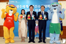 이낙연 총리·국악인 오정해, 광주세계수영선수권 홍보대사 위촉