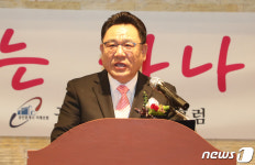 취임사하는 공인중개사 미래포럼  2대 이선우 회장
