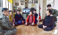 해군 6항공전단 정비대대, 포항 자매마을서 봉사활동