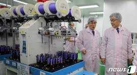 청주시 위치한 의료용품 제조회사 찾은 이재갑 장관