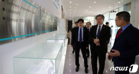 충북 바이오산업 지역고용혁신 프로젝타 참여 기업 찾은 이재갑 장관