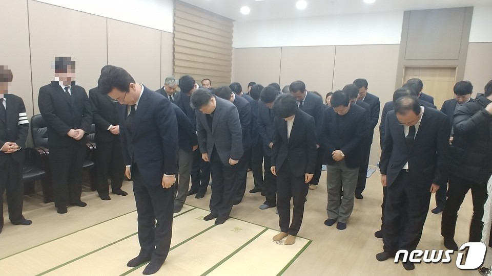 대통령 권한대행과 여야대표, 대전 초등생 피살 희생자 조문