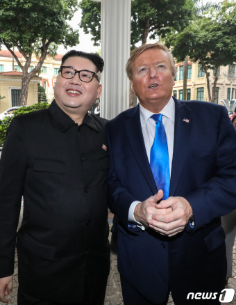 '진짜'보다 먼저 하노이 도착한 '가짜' 김정은-트럼프
