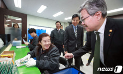 이재갑 장관, 일학습병행 우수기업 방문