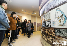 국채보상운동기념관 찾은 대구-광주 청소년