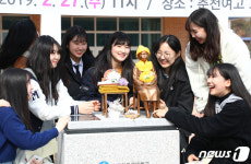할머니들 함께 하겠습니다…춘천여고에 평화의 소녀상