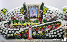 환하게 웃는 모습의 故 곽예남 할머니 영정사진