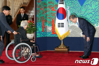 해외 독립유공자 후손 청와대 초청한 문재인 대통령