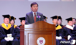 충북대 입학식 축사하는 도종환 문체부 장관